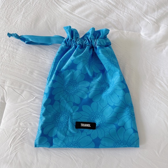 Triangl Drawstring Bag - Picture 3 of 3